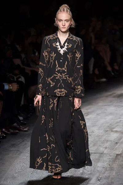 Look 60
